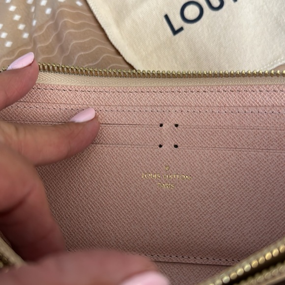 Beautiful Louis Vuitton Zippy - Picture 9 of 10